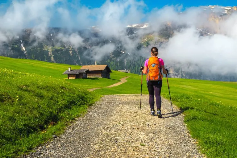 Alpe di siusi laitumella kävely