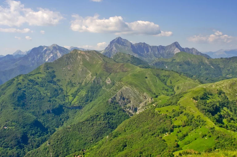 Alpi apuane mountains scaled