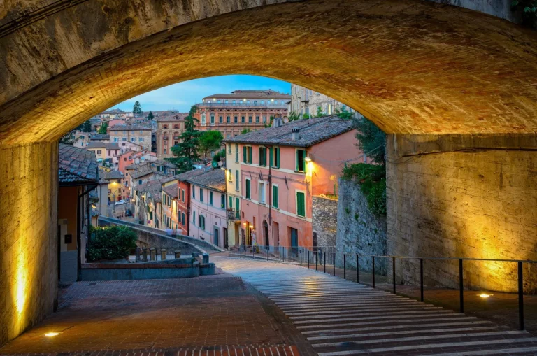 Umbrian historialliset nähtävyydet skaalattu