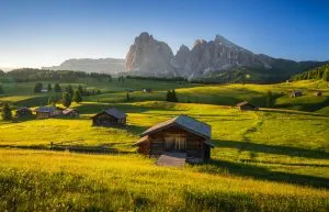 Explore los verdes prados alpinos de Alpe di Siusi